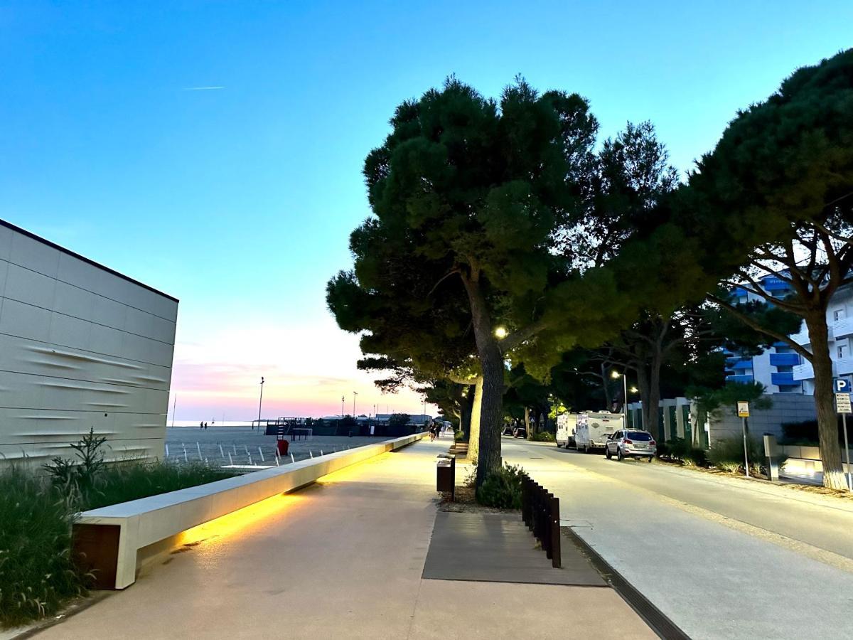Beach Front Apartment Sabbiadoro Lignano Sabbiadoro Exterior photo