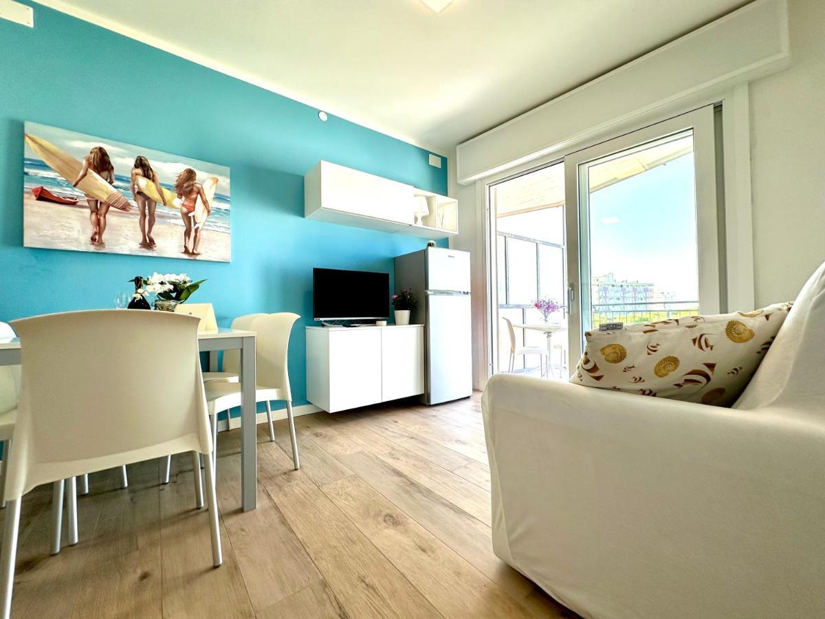 Beach Front Apartment Sabbiadoro Lignano Sabbiadoro Exterior photo