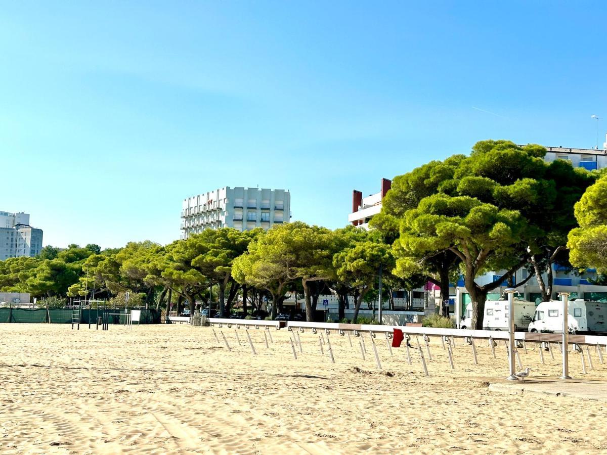 Beach Front Apartment Sabbiadoro Lignano Sabbiadoro Exterior photo
