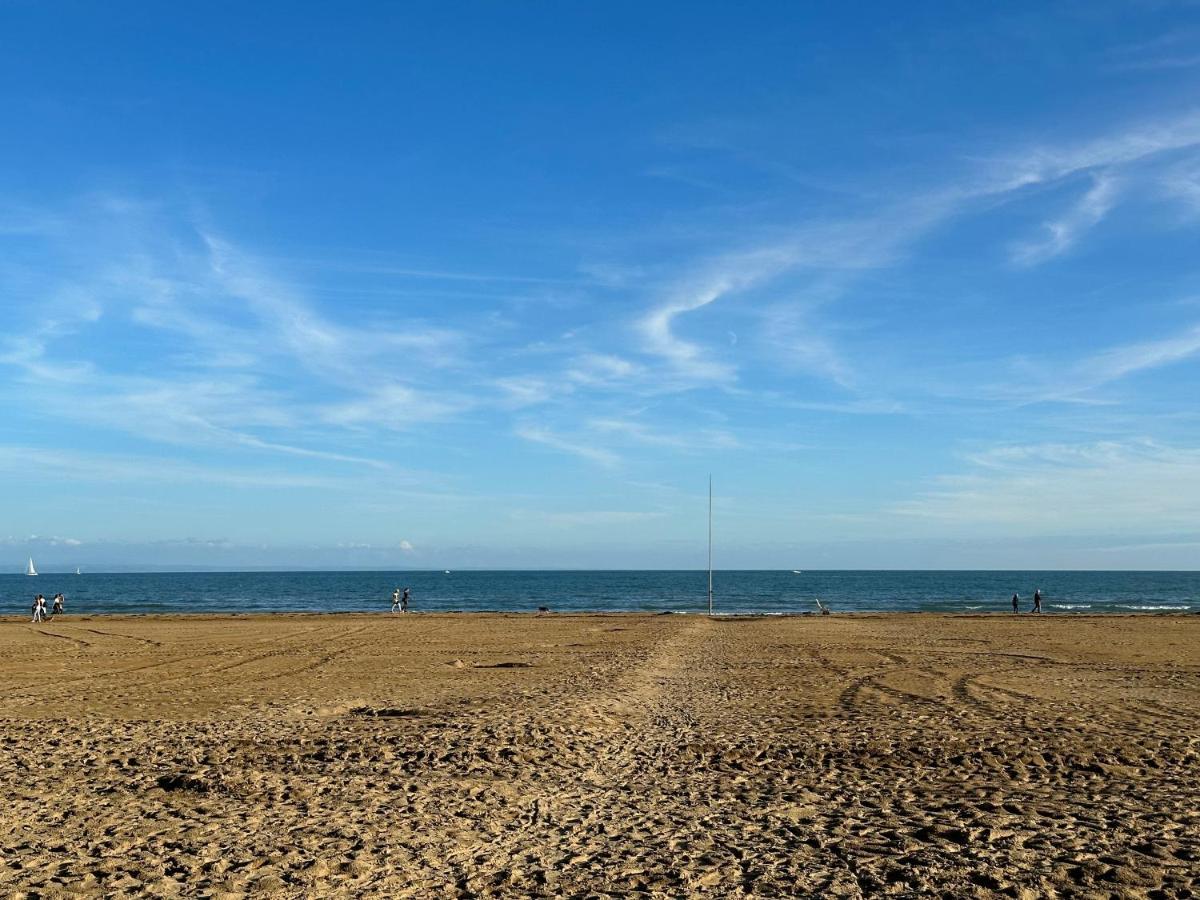 Beach Front Apartment Sabbiadoro Lignano Sabbiadoro Exterior photo